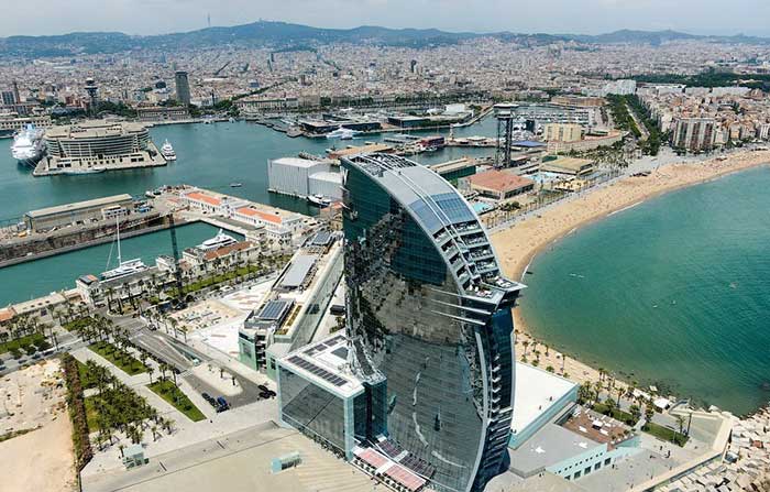 Отель «W Barcelona» с высоты