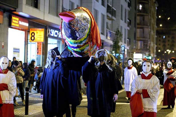 Карнавал в Барселоне, похороны сардины