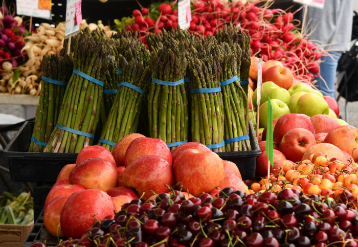 Овощи и фрукты на рынке Барселоны