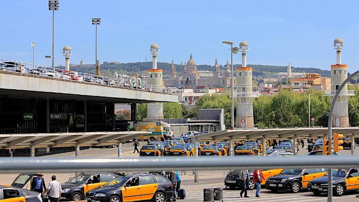 Такси возле вокзала Барселоны