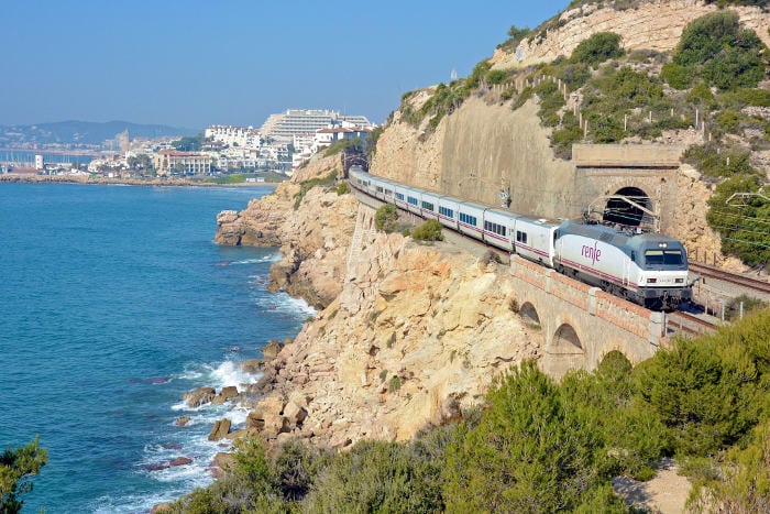Как добраться в Тосса де Мар из Барселоны поездом