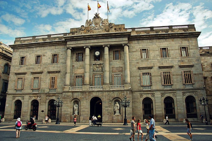 Мэрия Барселоны: неоклассический фасад