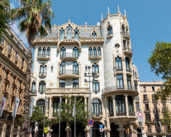 Самое красивое здание в Барселоне