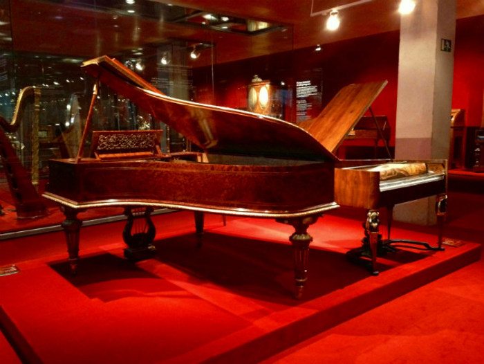 Экспонат музея музыки в Барселоне