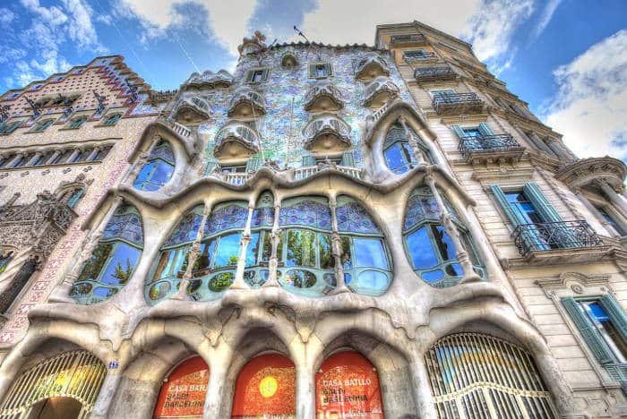 Дом Бальо - самое известное здание Барселоны