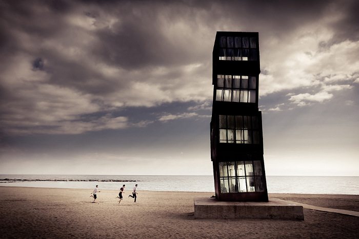 Памятник на пляже Барселонета: «Раненая звезда»