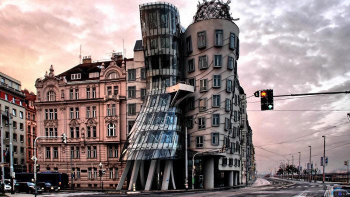 «Танцующий дом» в Праге