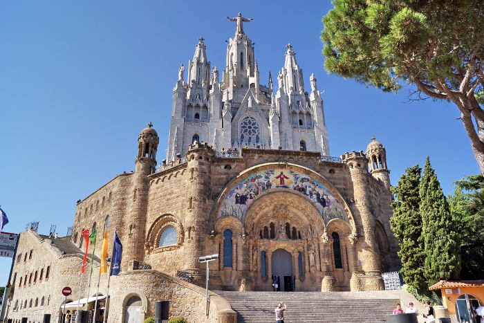 Храм Святого Сердца в Барселоне: график работы