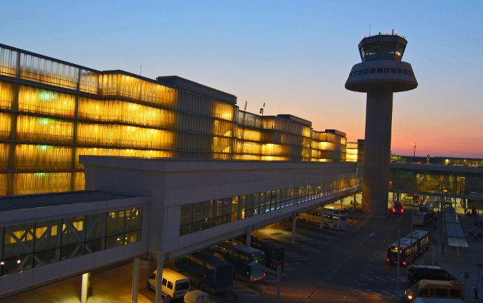 Терминал в аэропорту Эль-Прат
