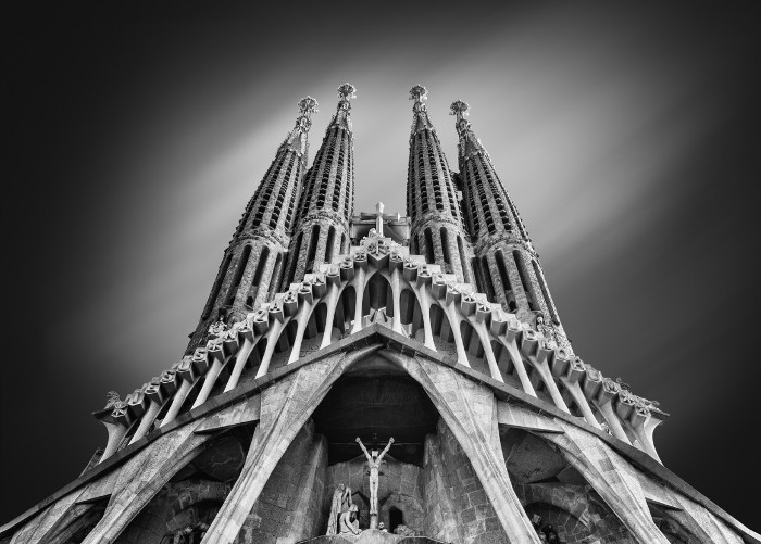 Какую историю имеет Святое Семейство в Барселоне