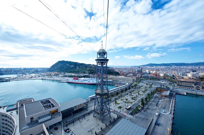 Фото Барселоны с высоты морского порта