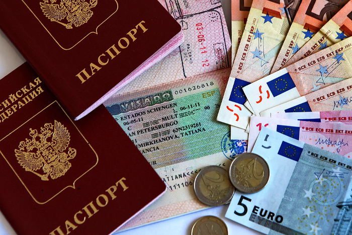 Оформить визу в Испанию можно самостоятельно или через турагентство 
