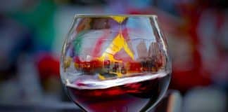 Фруктовое вино сангрия: где насладиться в Барселоне