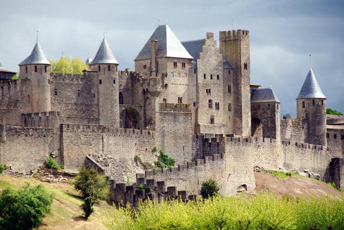 Замок Комталь и крепостные стены
