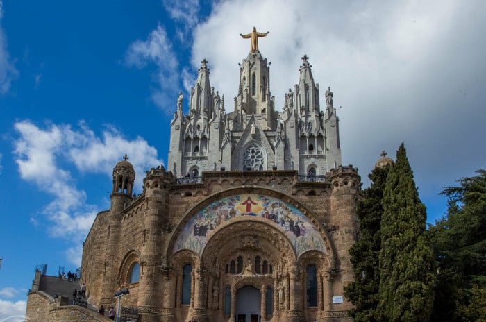 Подробнее о крипте собора Святого Сердца в Барселоне