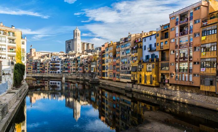 Разноцветные домики в Girona