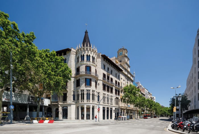 Дом Паскуаль-и-Понс, улицы Барселоны