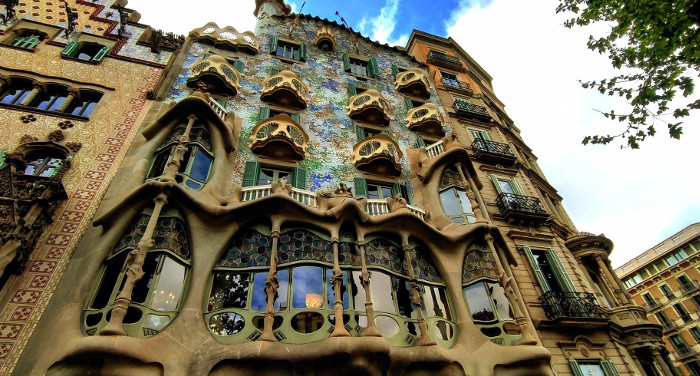 Описание Дома Бальо - шедеврального дома Гауди в Барселоне